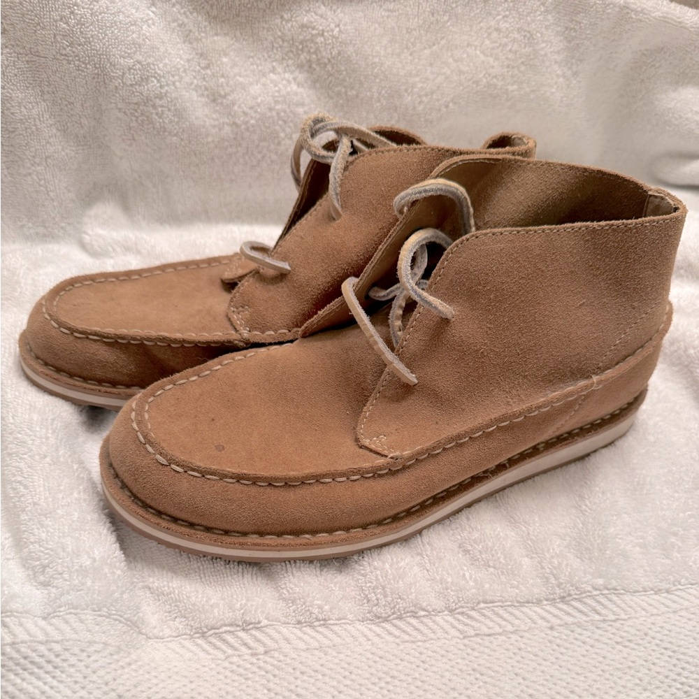Ariat women’s Tan Suede Ankle Boots. Size 7.5